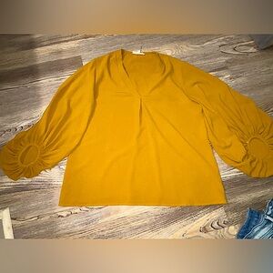 Entro mustard 3/4 length v neck blouse